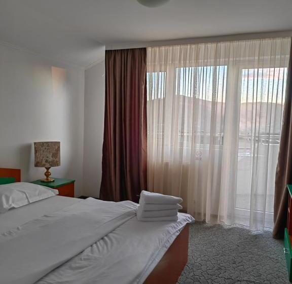 Номер Deluxe с Балконом, Pensiunea Stejarul