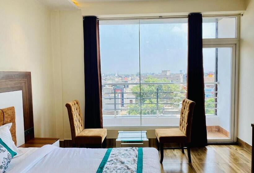Номер Superior Кровать Кинг, Grand White 350 Mtr From Golden Temple