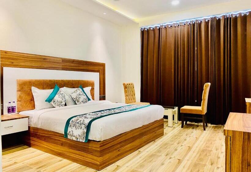 Номер Superior Кровать Кинг, Grand White 350 Mtr From Golden Temple