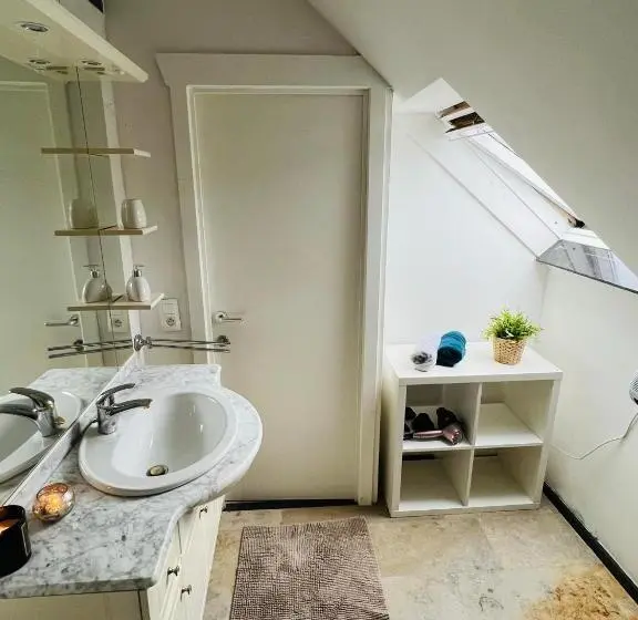 Standard Neljän Hengen Huone, Isa S Appartement