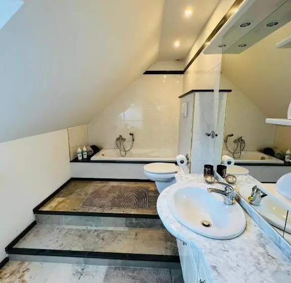 Standard Neljän Hengen Huone, Isa S Appartement