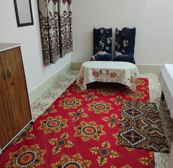 Perhehuone, Krishna Dhaam Bungalow Goverdhan, Mathura