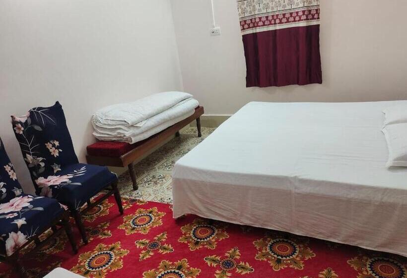 Perhehuone, Krishna Dhaam Bungalow Goverdhan, Mathura