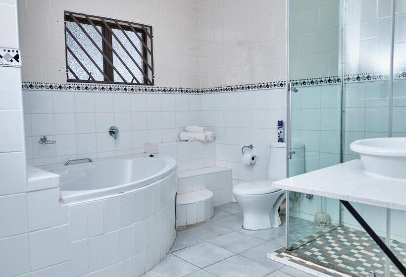 اتاق سوپریور با تخت بزرگ, The Felicitous Guest House