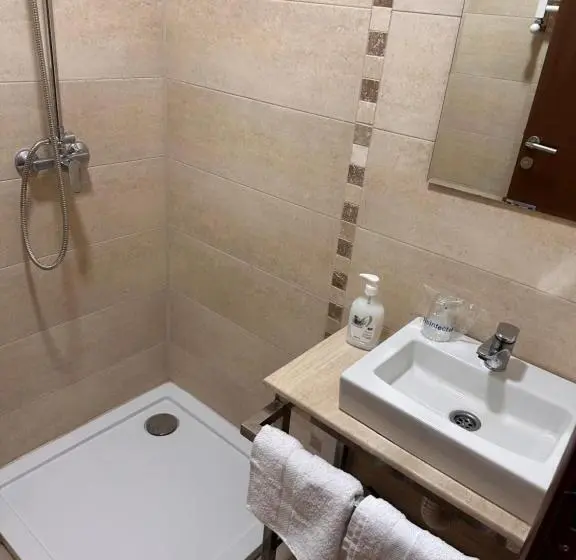 اتاق استاندارد با چشم‌انداز دریاچه, Aqua Prenociste Palic