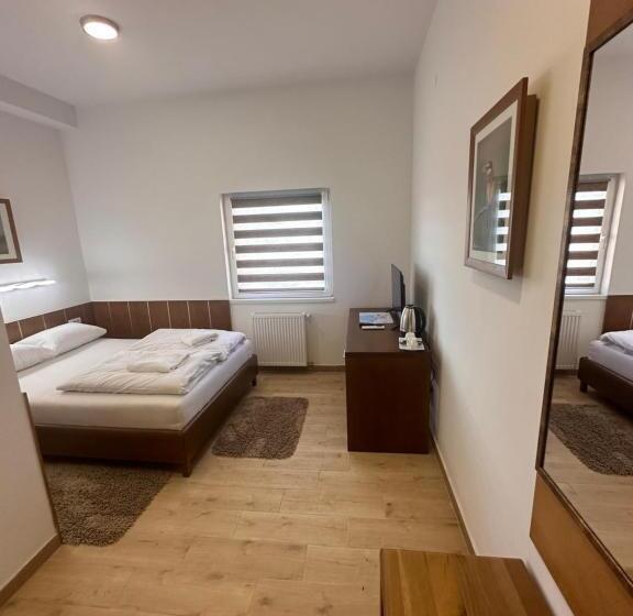 اتاق استاندارد با چشم‌انداز دریاچه, Aqua Prenociste Palic