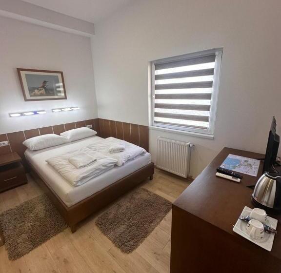 اتاق استاندارد با چشم‌انداز دریاچه, Aqua Prenociste Palic