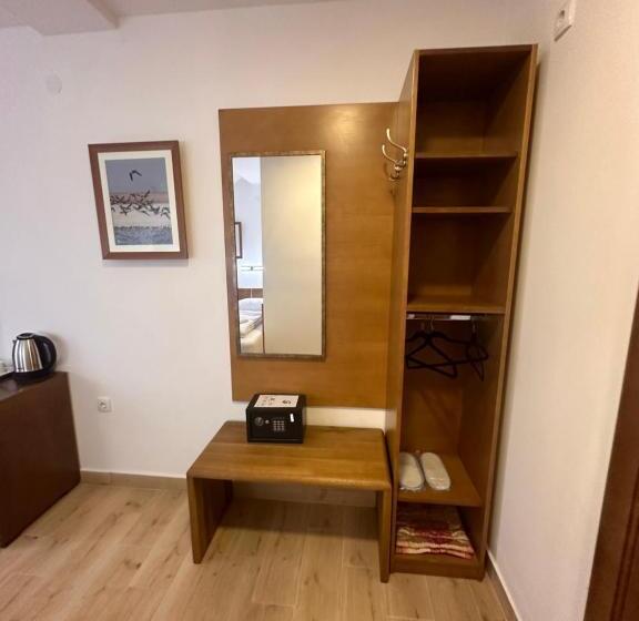 اتاق استاندارد با چشم‌انداز دریاچه, Aqua Prenociste Palic