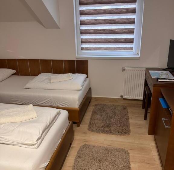 اتاق لوکس با چشم‌انداز دریاچه, Aqua Prenociste Palic