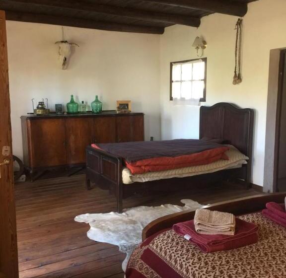 庭の見えるスタンダードトリプルルーム, Estancia Santa Thelma