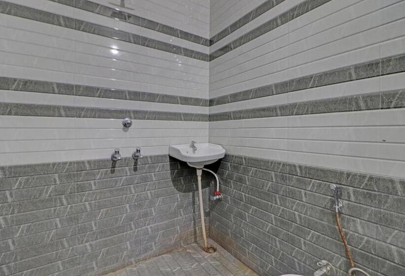 三人经典房间, Oyo Raj Laxmi Hotal Kuchaman City