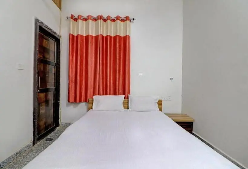 Classic Kolmen Hengen Huone, Oyo Raj Laxmi Hotal Kuchaman City