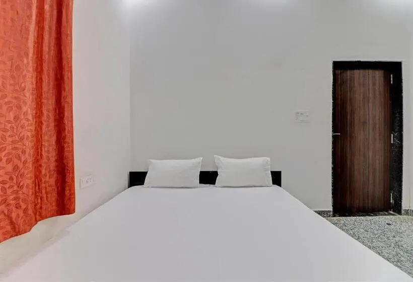Classic Kolmen Hengen Huone, Oyo Raj Laxmi Hotal Kuchaman City