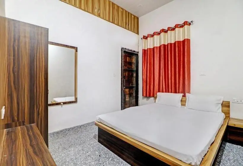Classic Kolmen Hengen Huone, Oyo Raj Laxmi Hotal Kuchaman City