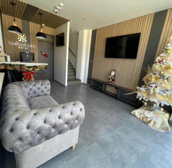 家庭间, Salvatore