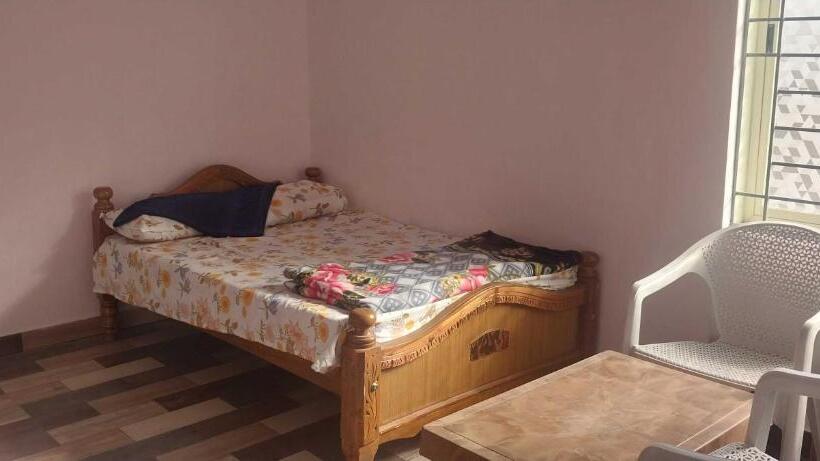 غرفة كلاسيكية ثلاثية, Spot On Sri Kkd Boarding & Lodging