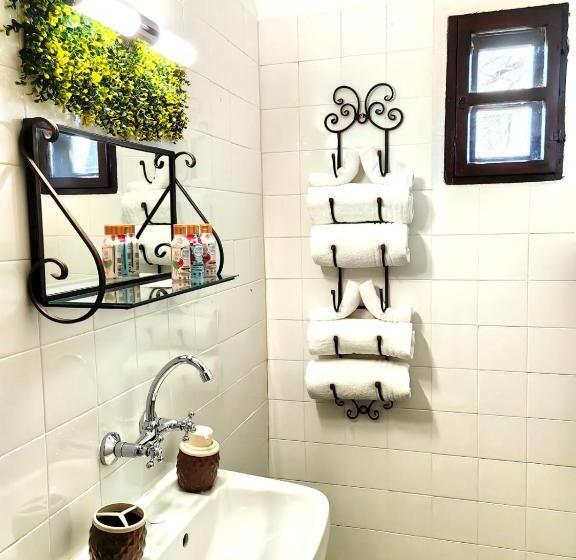 בונגלו סטנדרט עם נוף לגינה, Complex Arbanashki Style Panoramic View With Summer And Winter Terrace, Sauna, Children S And Adult