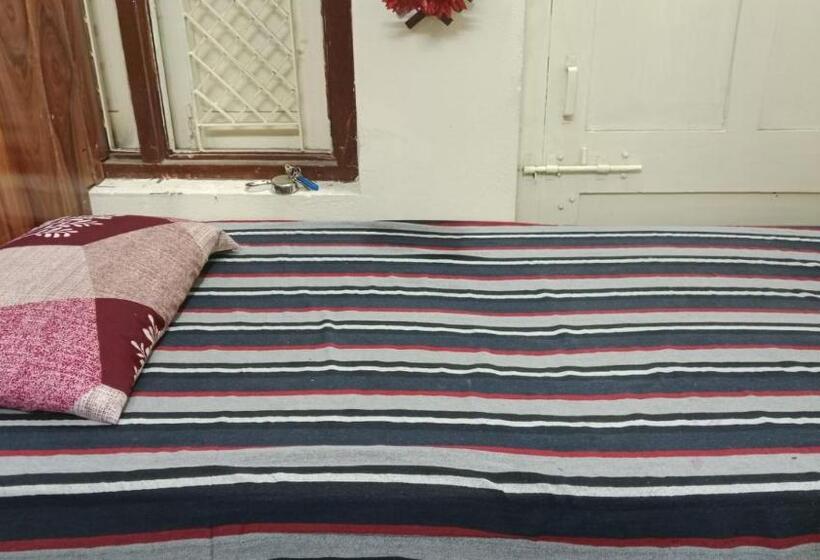 اتاق استاندارد سه تخته با سرویس بهداشتی مشترک, Shivanjali Bhakt Niwas