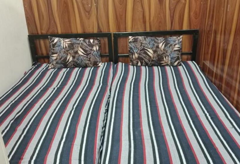 اتاق استاندارد سه تخته با سرویس بهداشتی مشترک, Shivanjali Bhakt Niwas