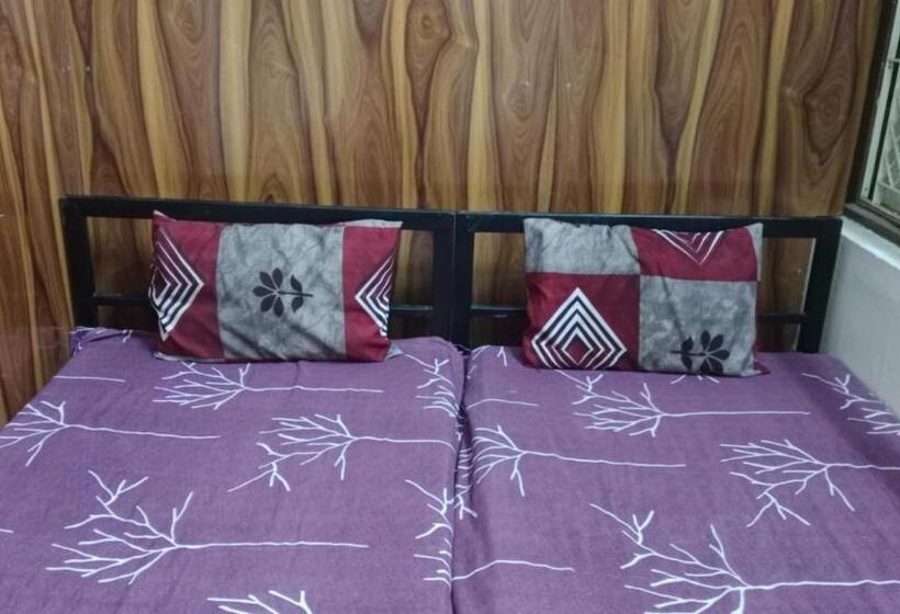 اتاق استاندارد سه تخته با سرویس بهداشتی مشترک, Shivanjali Bhakt Niwas