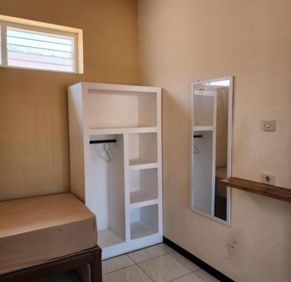 StandaardKamer, Penginapan Pip Semarang