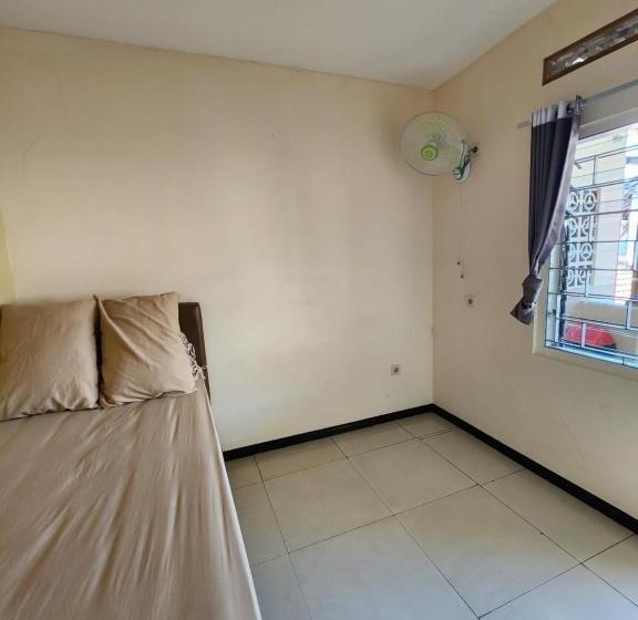 StandaardKamer, Penginapan Pip Semarang