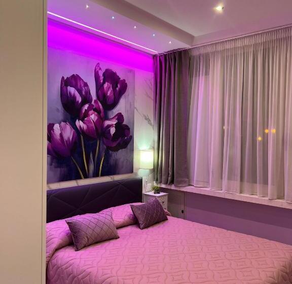 اتاق استاندارد سه نفره, La Dea Bendata