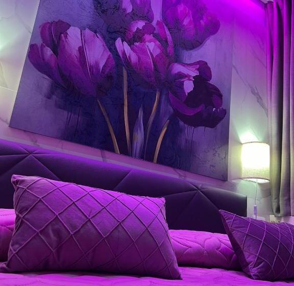 اتاق استاندارد سه نفره, La Dea Bendata