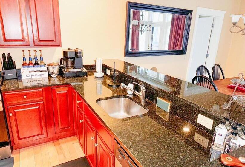 3间卧室的房子, Blossom Haven Charming 3br Condo