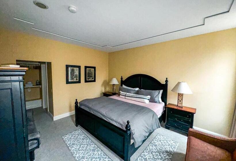 Дом 3 Спальни, Blossom Haven Charming 3br Condo