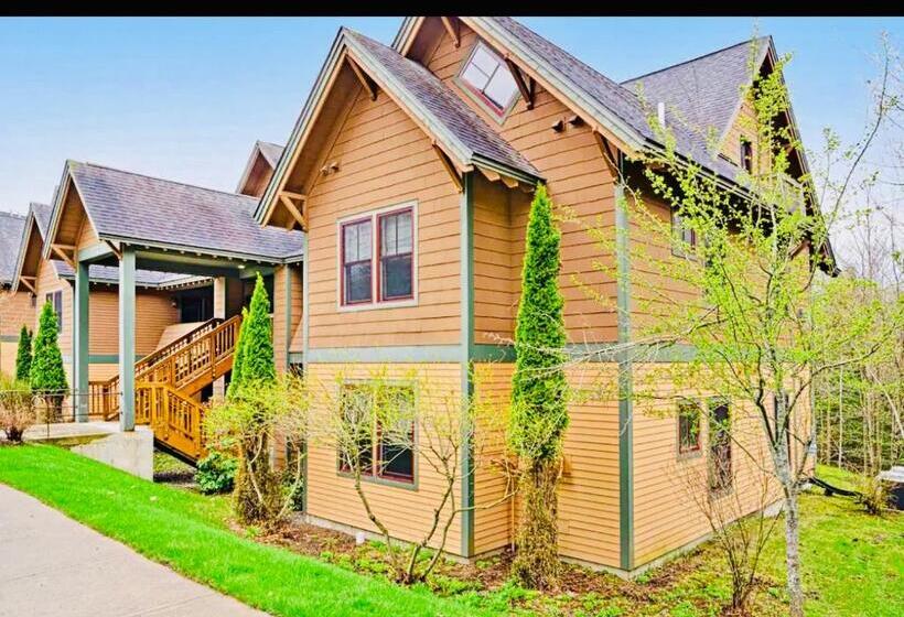 Дом 3 Спальни, Blossom Haven Charming 3br Condo
