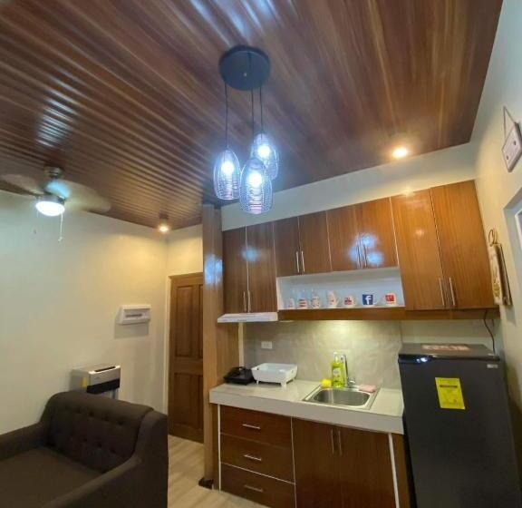 חדר משפחתי, Forevermc Condotel