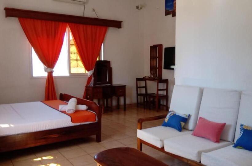 Deluxe Suite King Bed, Raoof