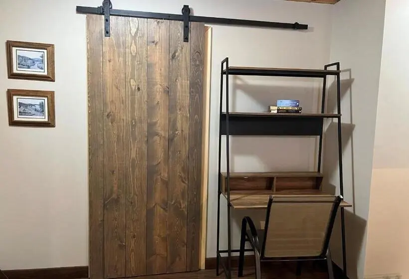 ２ベッドルームハウス, The Farm Shed Guelph Elora