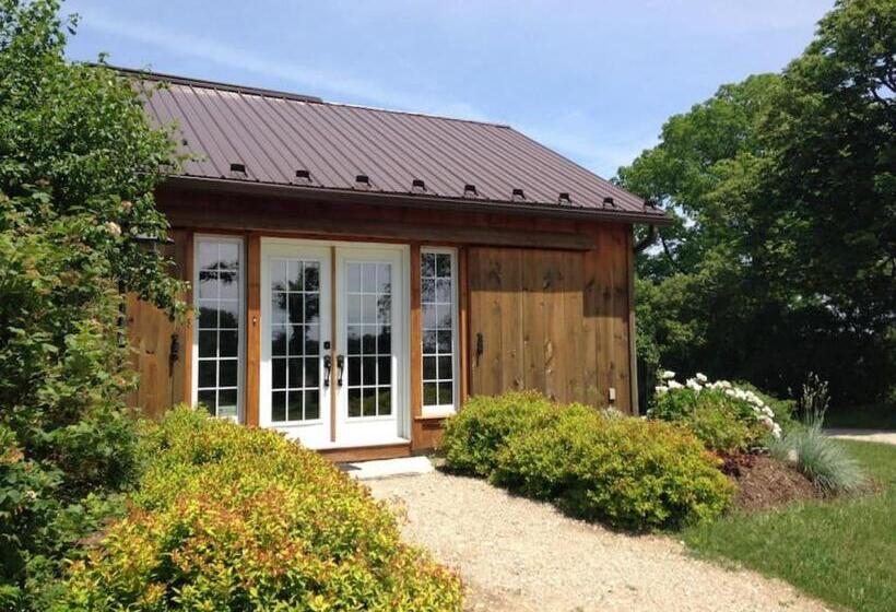 منزل غرفتين نوم, The Farm Shed Guelph Elora