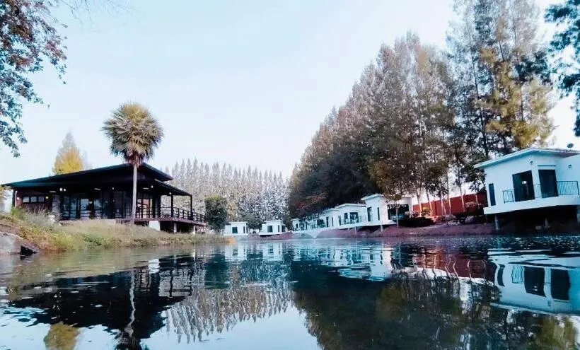 キングサイズベッドのデラックスルーム, Skybird Lake View Resort&camping Khaoyai