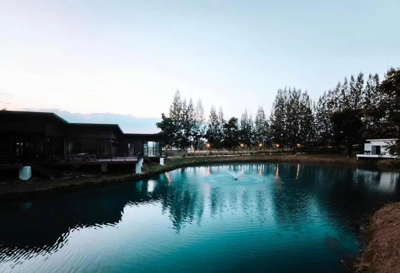 キングサイズベッドのデラックスルーム, Skybird Lake View Resort&camping Khaoyai