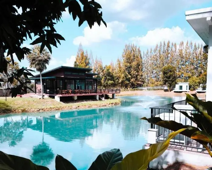 キングサイズベッドのデラックスルーム, Skybird Lake View Resort&camping Khaoyai