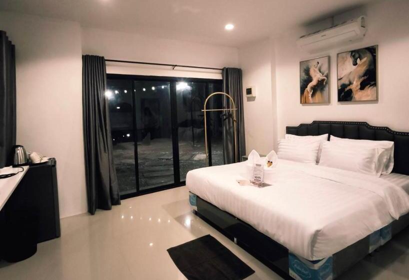 חדר דחוקס עם מיטת קינג, Skybird Lake View Resort&camping Khaoyai