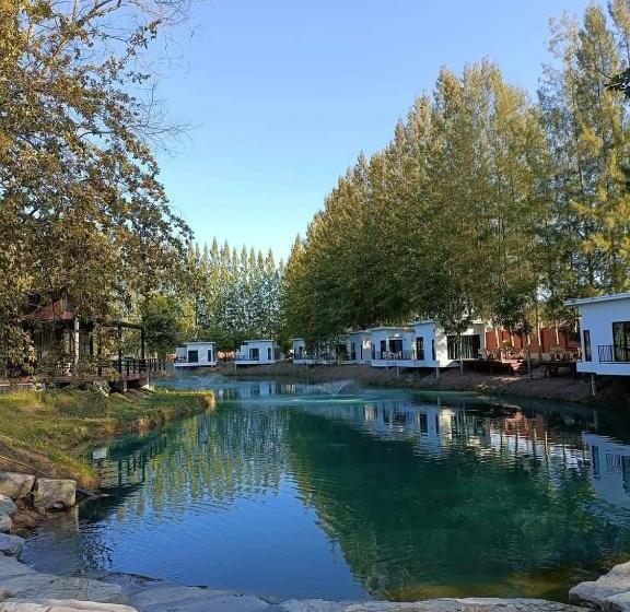 חדר דחוקס עם מיטת קינג, Skybird Lake View Resort&camping Khaoyai