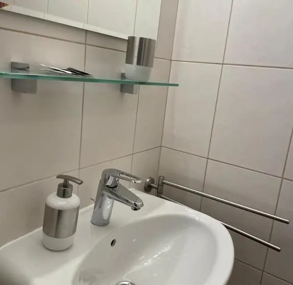 Standard Yhden Hengen Huone, Cochemer Arkaden