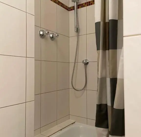 Standard Yhden Hengen Huone, Cochemer Arkaden