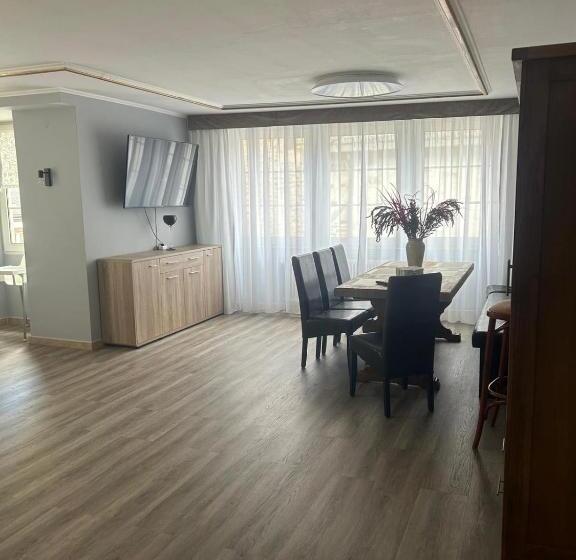 침실 3개 아파트, Cochemer Arkaden