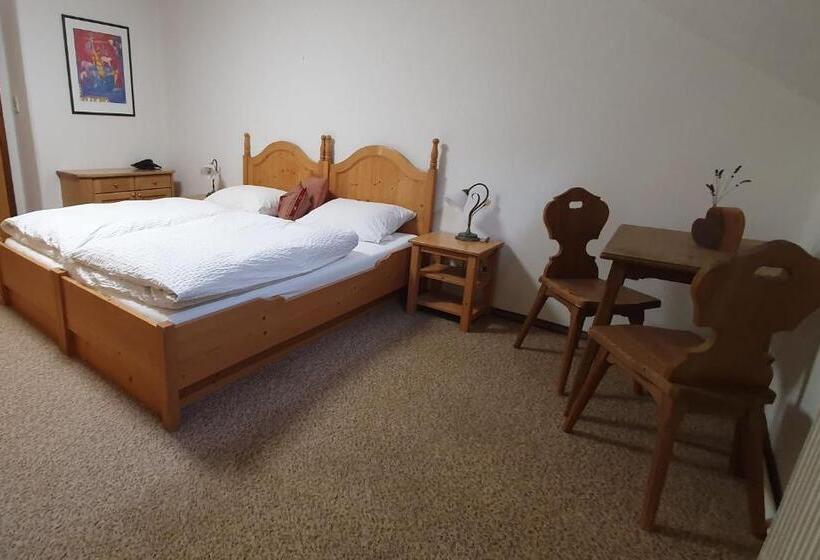 Номер Стандарт Вид на Горы, Neufangbauer, Familie Sabine Und Peter Hauser