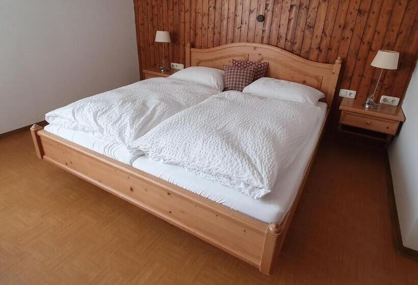 Номер Стандарт Вид на Горы, Neufangbauer, Familie Sabine Und Peter Hauser