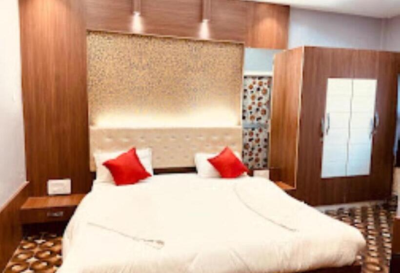 חדר אקונומי, Nishi Balasore