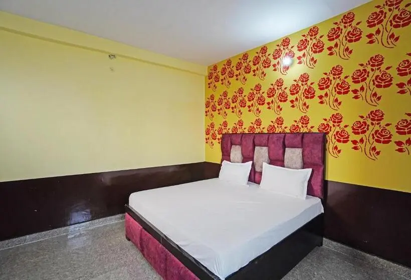 Classic Kolmen Hengen Huone, Oyo Sun Burst Residency
