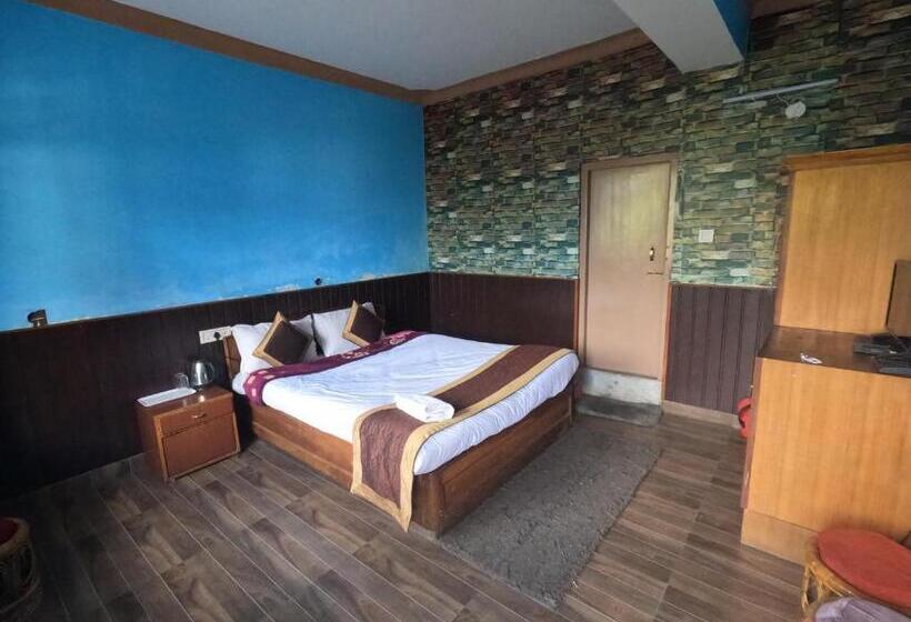 חדר אקונומי, The Ace Pine Valley