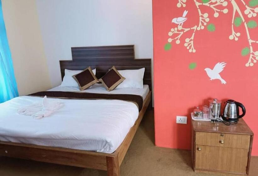 חדר אקונומי, The Ace Pine Valley