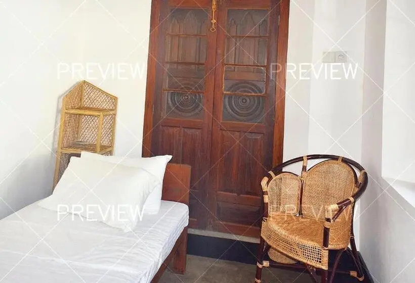 Economy Yhden Hengen Huone, Villa Risithenmi